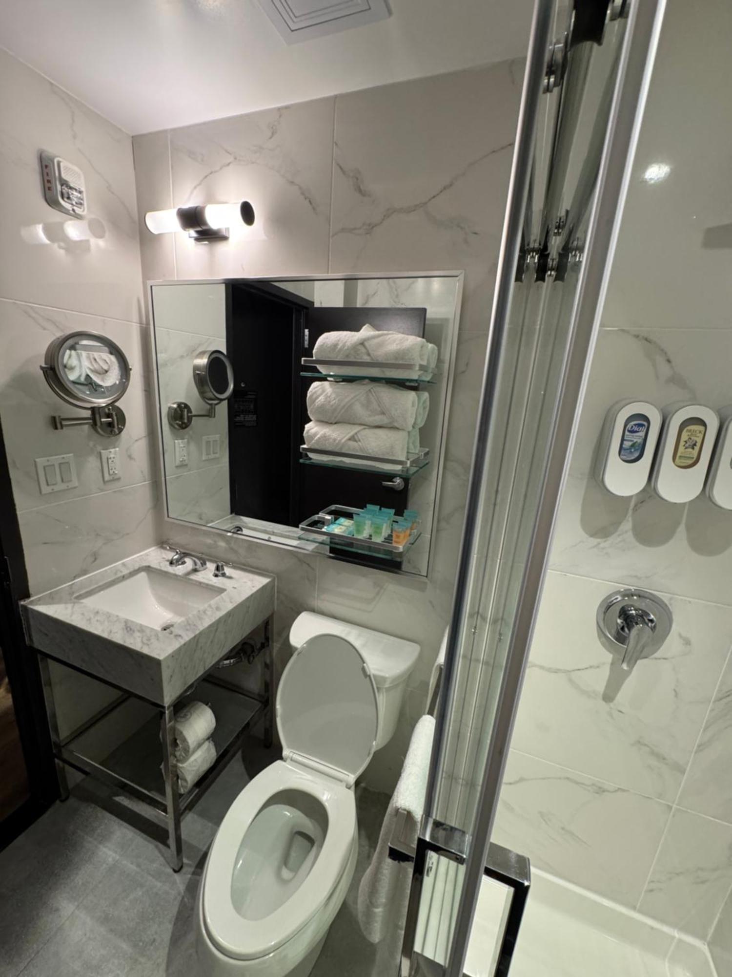 Hotel Mirage Brooklyn Ню Йорк Екстериор снимка