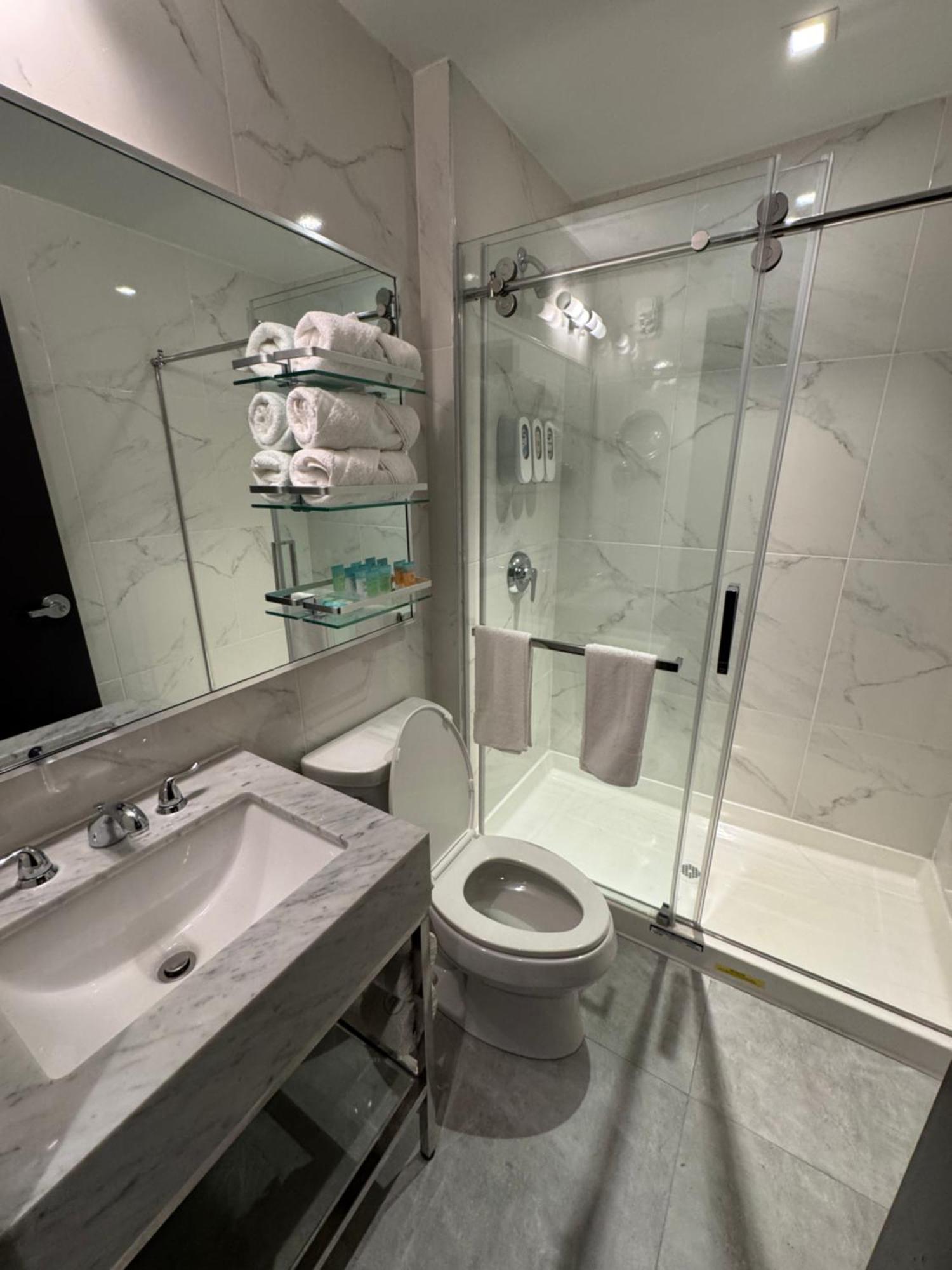 Hotel Mirage Brooklyn Ню Йорк Екстериор снимка
