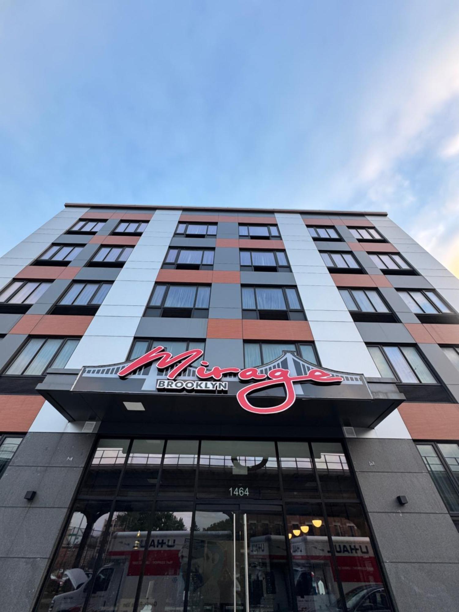 Hotel Mirage Brooklyn Ню Йорк Екстериор снимка